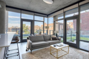 Lakeview 2br w roftop gym nr trail park CHI-984